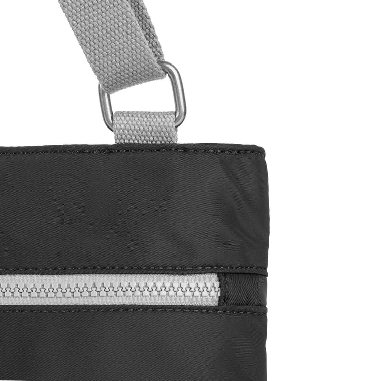 Moorgate Shoulder Bag 15"