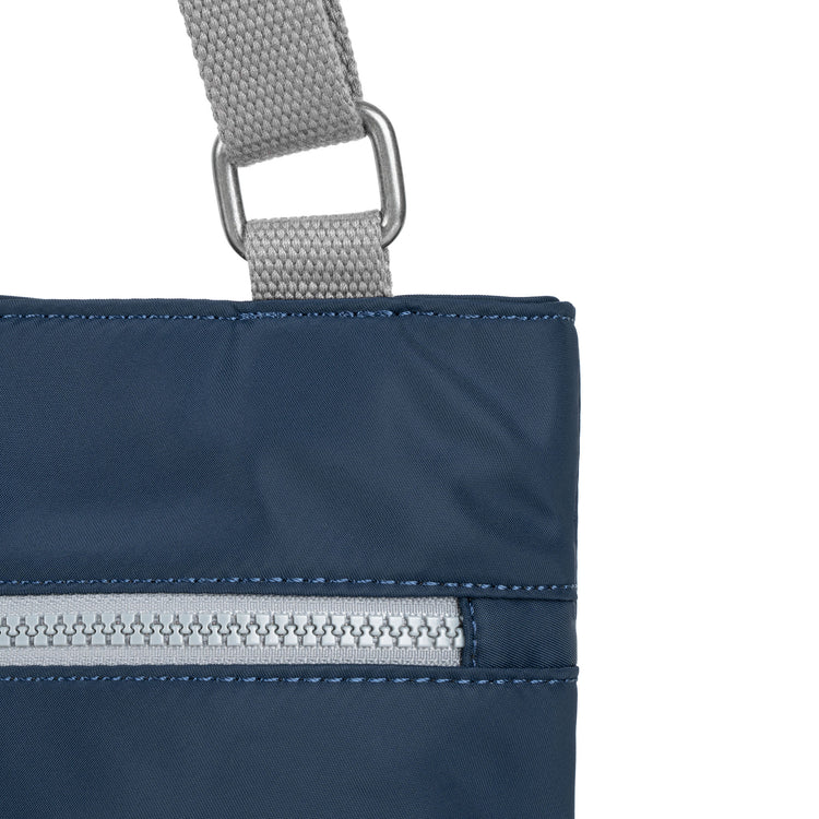 Moorgate Shoulder Bag 15"